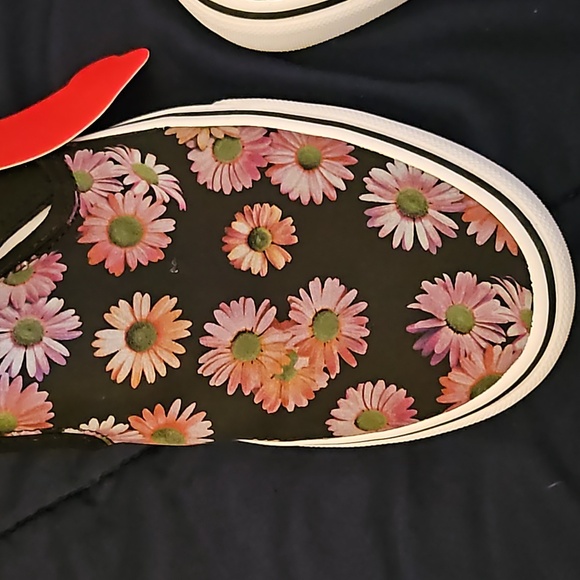 Vans with flowers - Picture 4 of 4